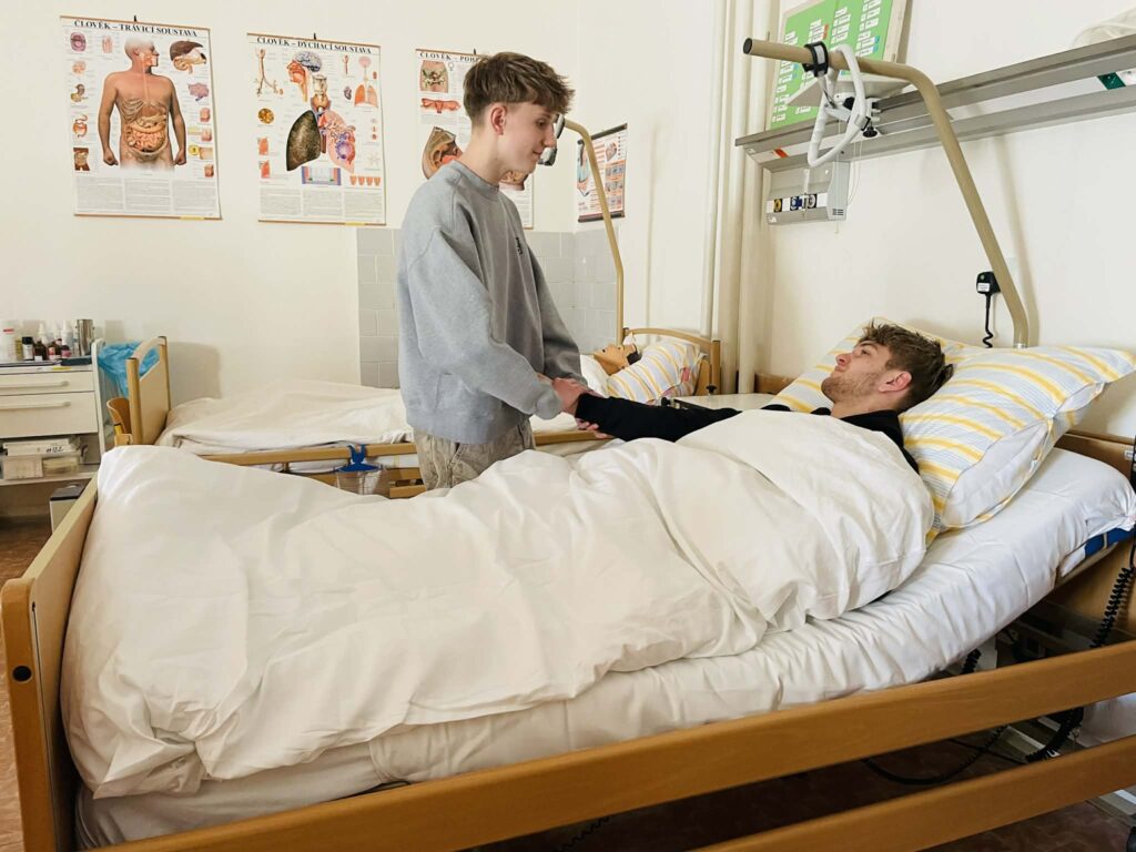 Němčina v praxi: Žáci 3. B trénovali komunikaci s pacientem 