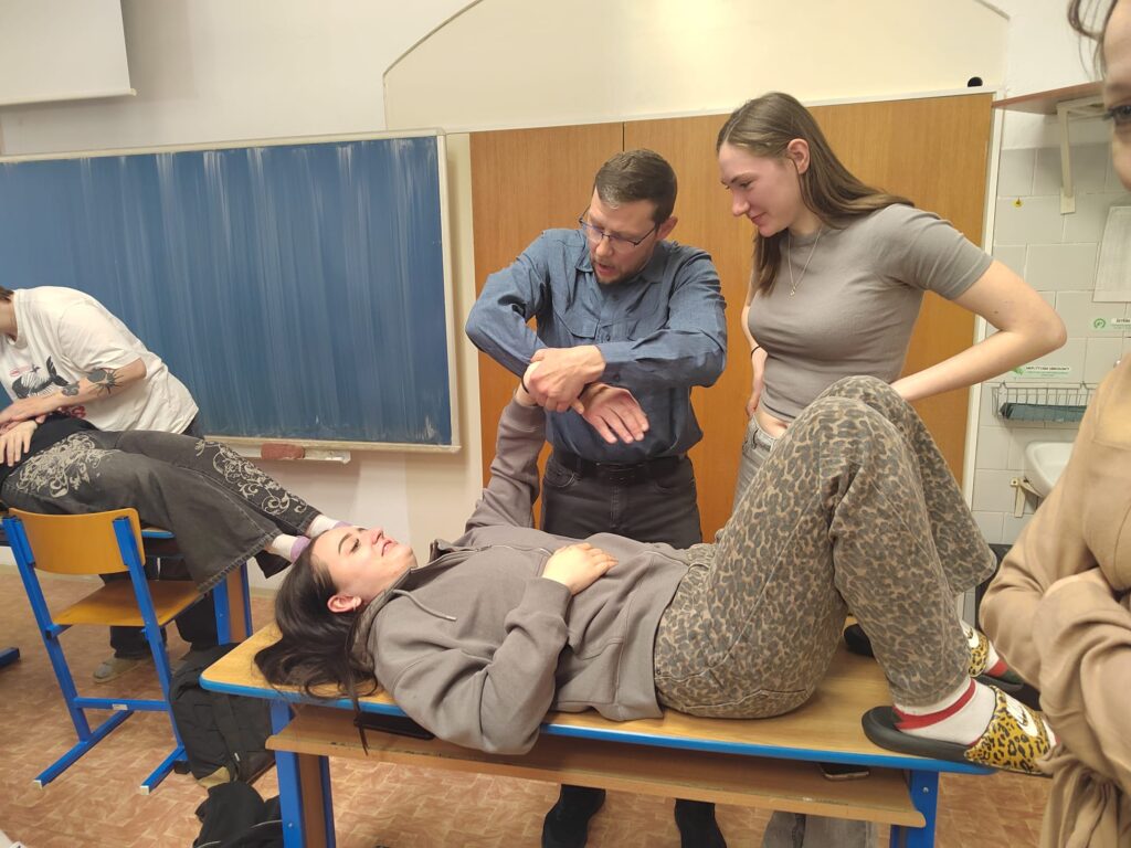 Sebeobrana v praxi: třeťáci trénovali reakce na agresivní chování